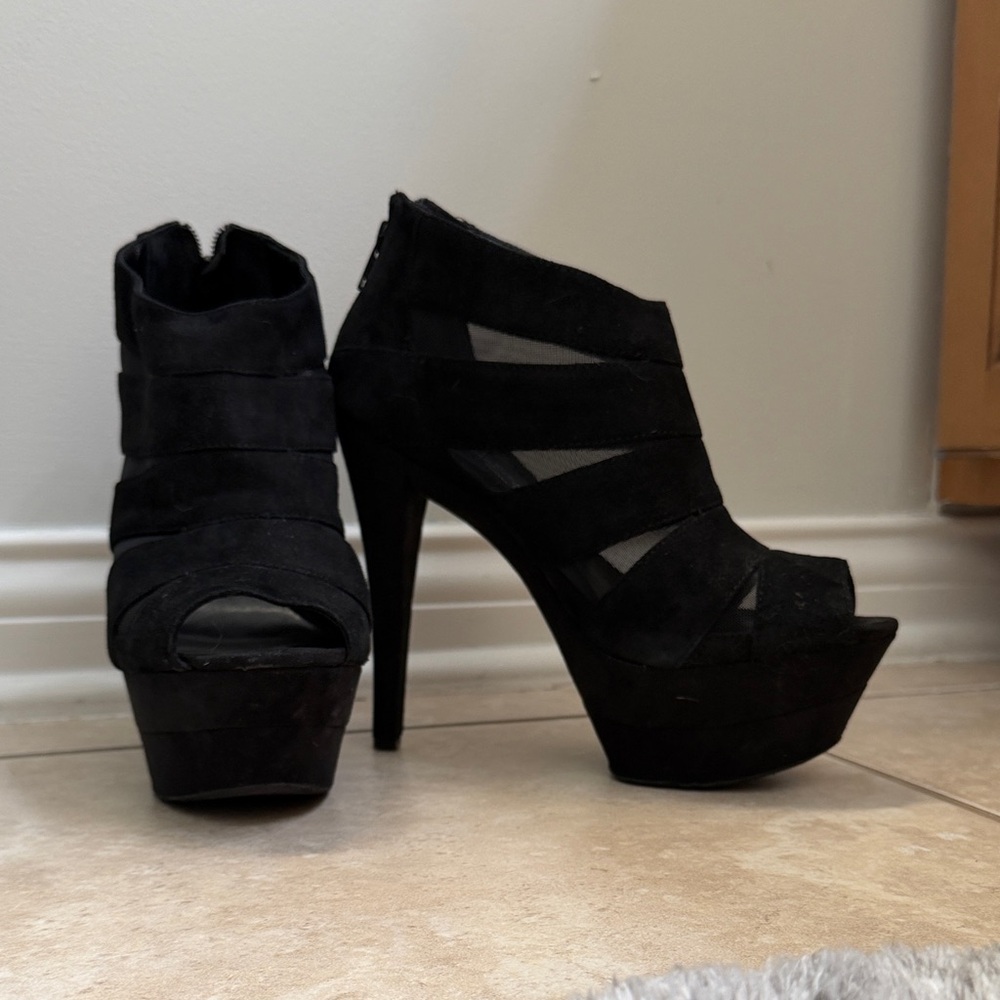 Elegant Black Ankle Peep-toe Booties